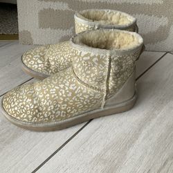Uggs Boots  Size 9 Leopard Neutral Print Cozy