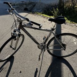 Trek Hybrid road Bike ( Super Nice )