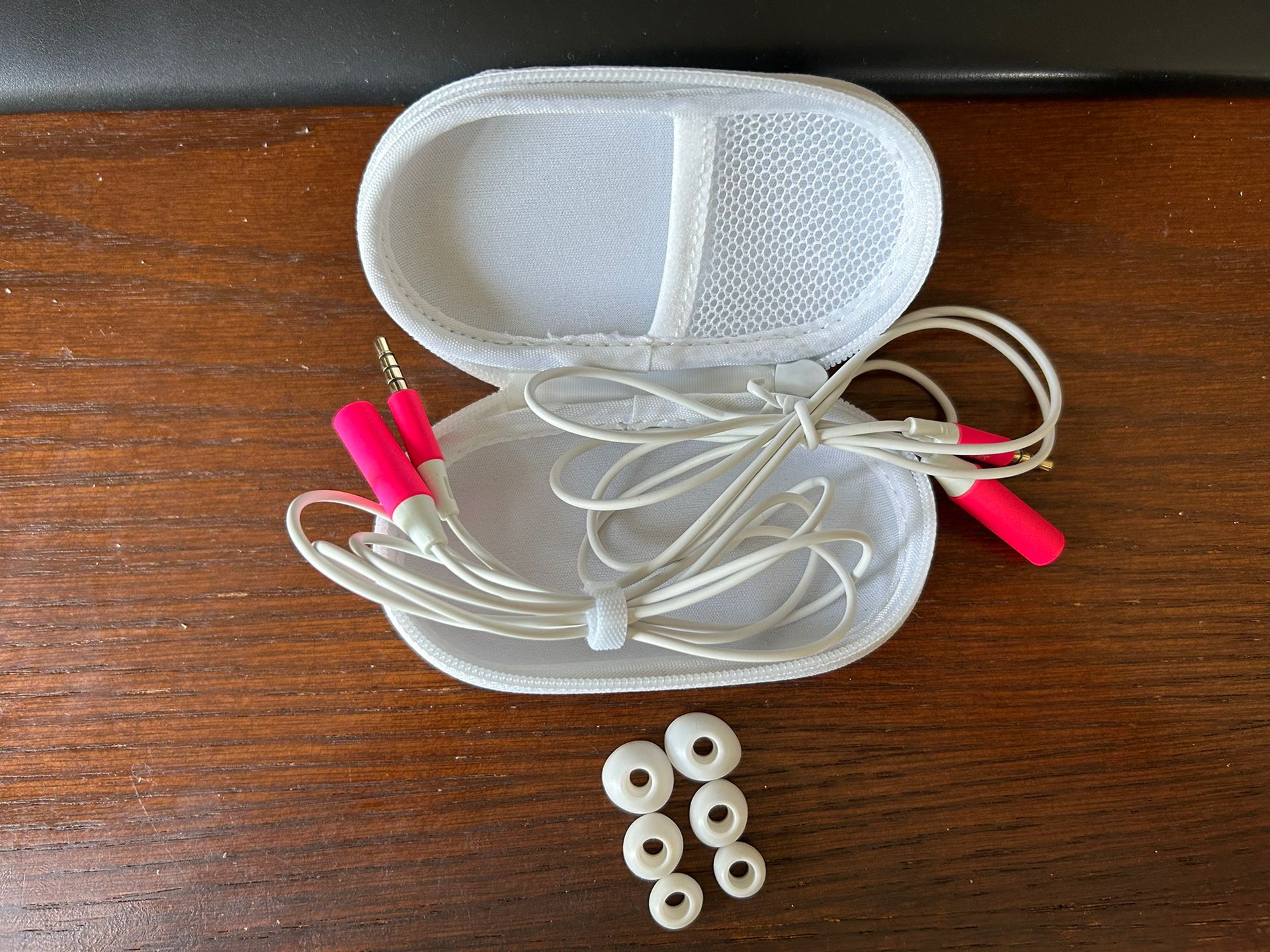 Beats By Dre 2 Pink Replacement Cables For Wired Powerbeats & 3 Pairs Of Earplug Cushions