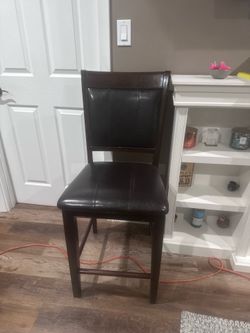 2 high chairs