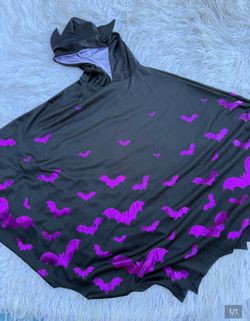 Women’s bat poncho costume