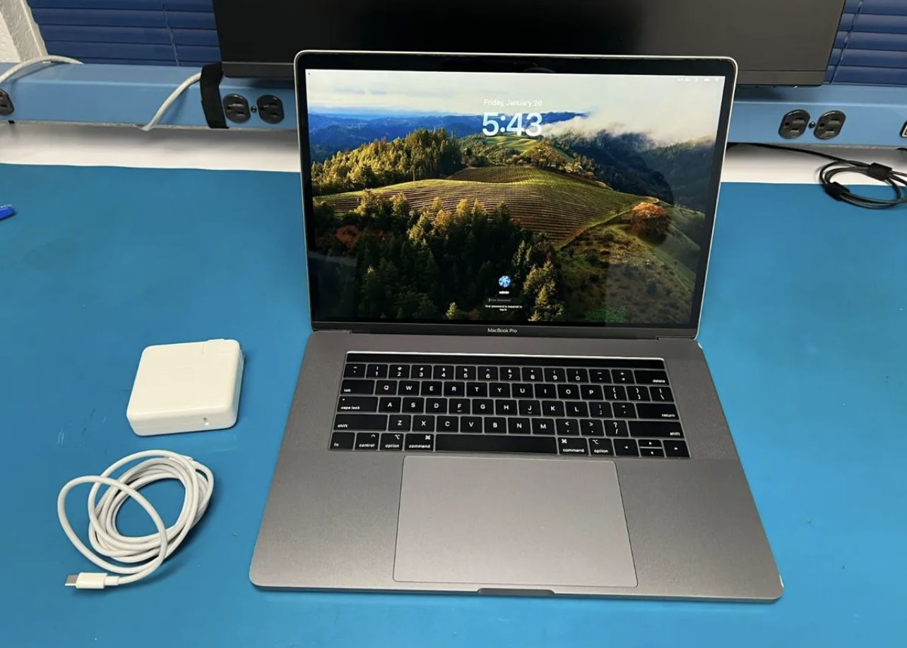 2018 Apple Touchbar MacBook Pro 15 Inch