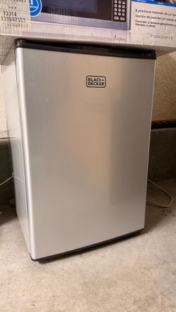 Black + Decker mini refrigerator