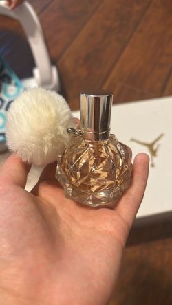 Ari by Ariana Grande Eau de Parfum.