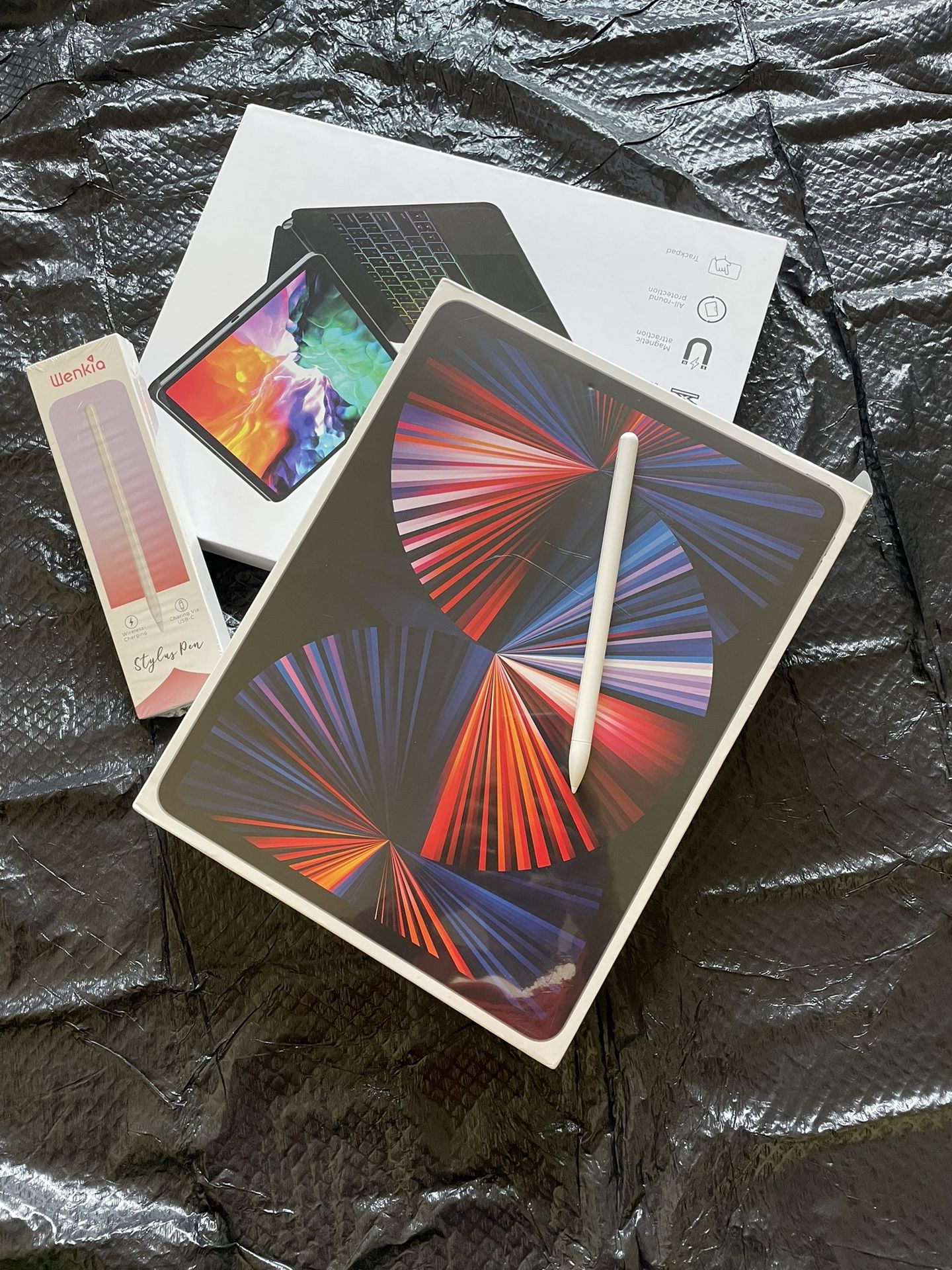 Apple iPad Pro 12.9” 5th Generation (2021 - M1 Chip) 256GB brand new sealed with keyboard & pen