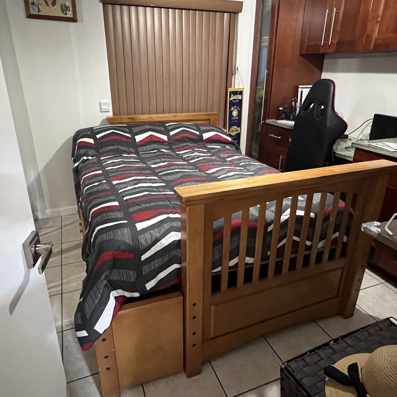 Full/Double Wood Bed Frame With Mattress