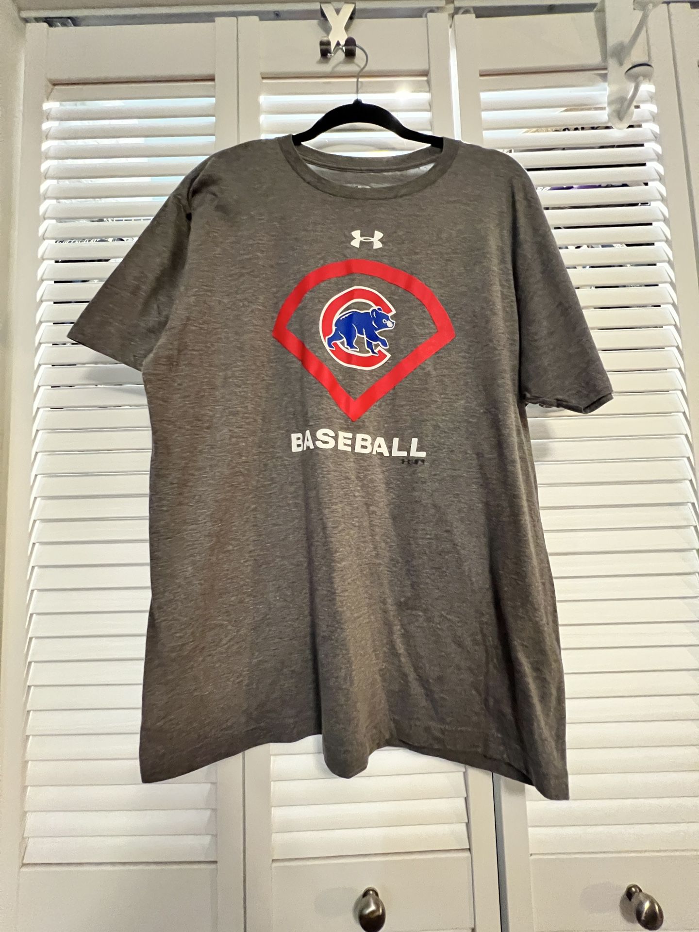 Chicago Cubs Under Armour, XL Short Sleeve T-Shirt