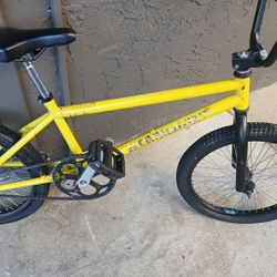Vintage 20 Inch Standard R125 Race Bike BMX  Just Need Brakes