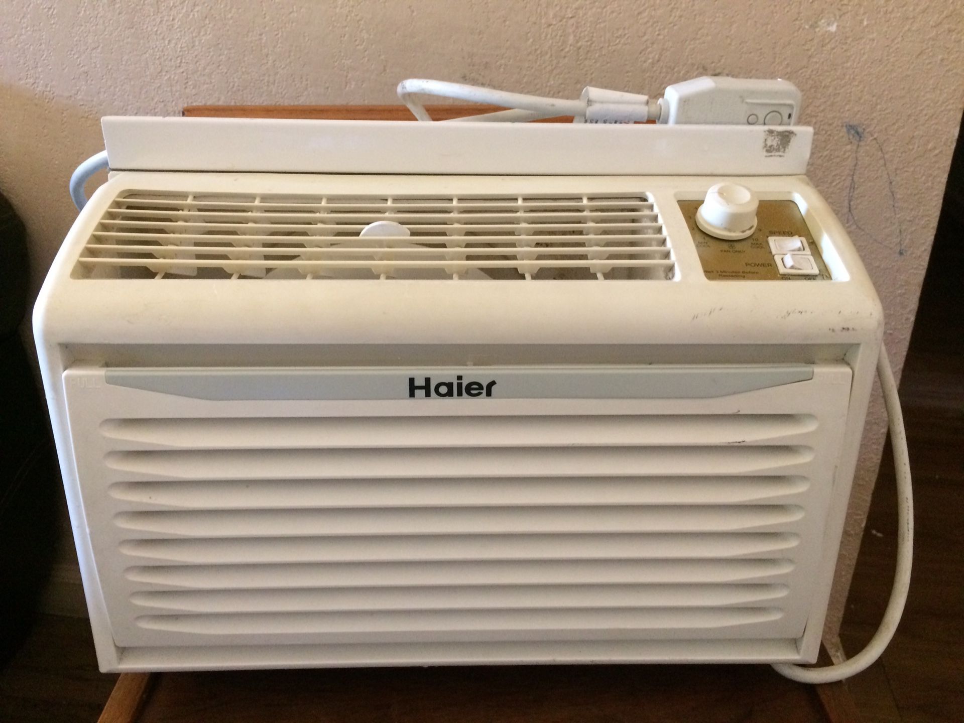 Haier AC / window air conditioner unit