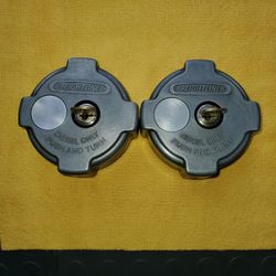 OEM Freightliner Cascadia 2014 Fuel Tank Caps With  Keys.  WO Chains 