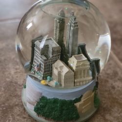 NYC  Musical Snow Globe