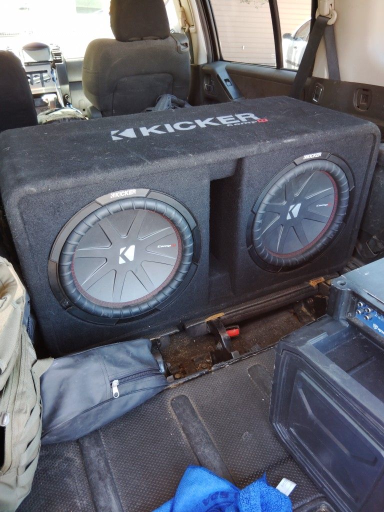2 12" Kicker Comp R's In Ported Kicker Box