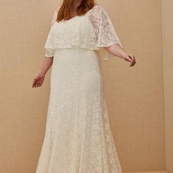 Torrid NWT Size 14 Lace Ivory Capelet Wedding Gown