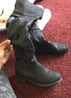 Black boots size 7.5