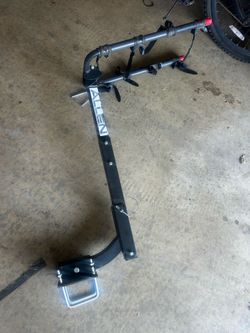 Bicycle rack holds 3