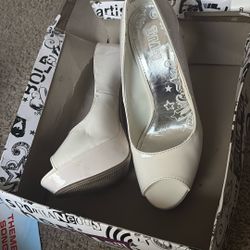 Ladies Heels In White 