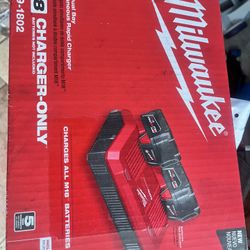 Milwaukee Fast Dual Charger 