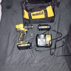 DeWalt 20v Drill Driver W 2 Batteries And Charger