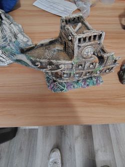 Fish tank decoration