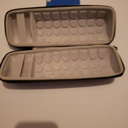 Portable speaker case