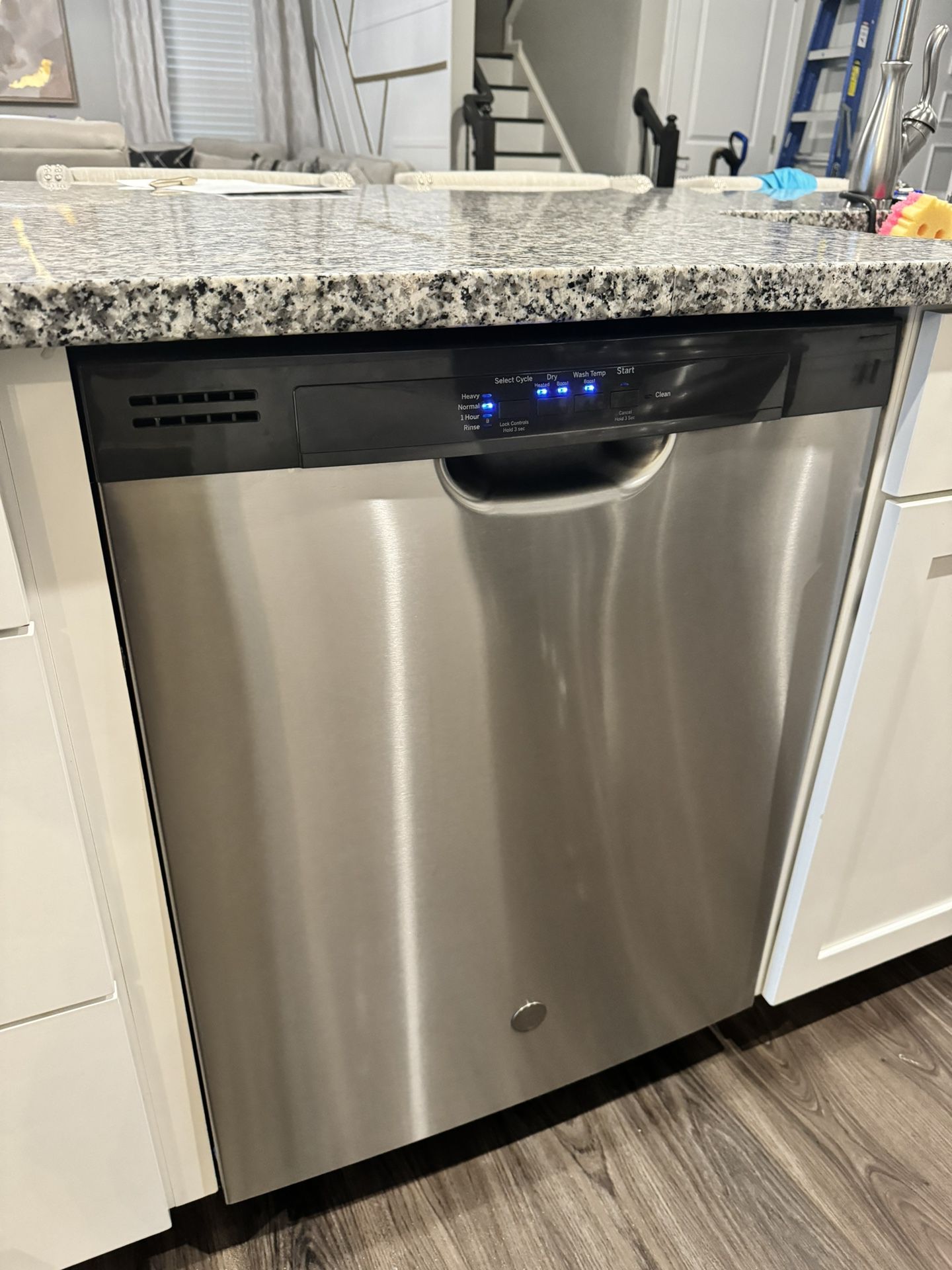 GE 24” Dishwasher 
