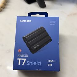 Samsung - T7 Shield 2TB External USB 3.2 Gen 2 Rugged SSD IP65 Water Resistant