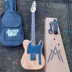 Electric Guitar With Bag And Accessories