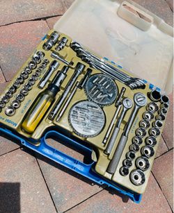 🛠️ 100+ Piece Socket & Ratchet Tool Set in Carrying Case