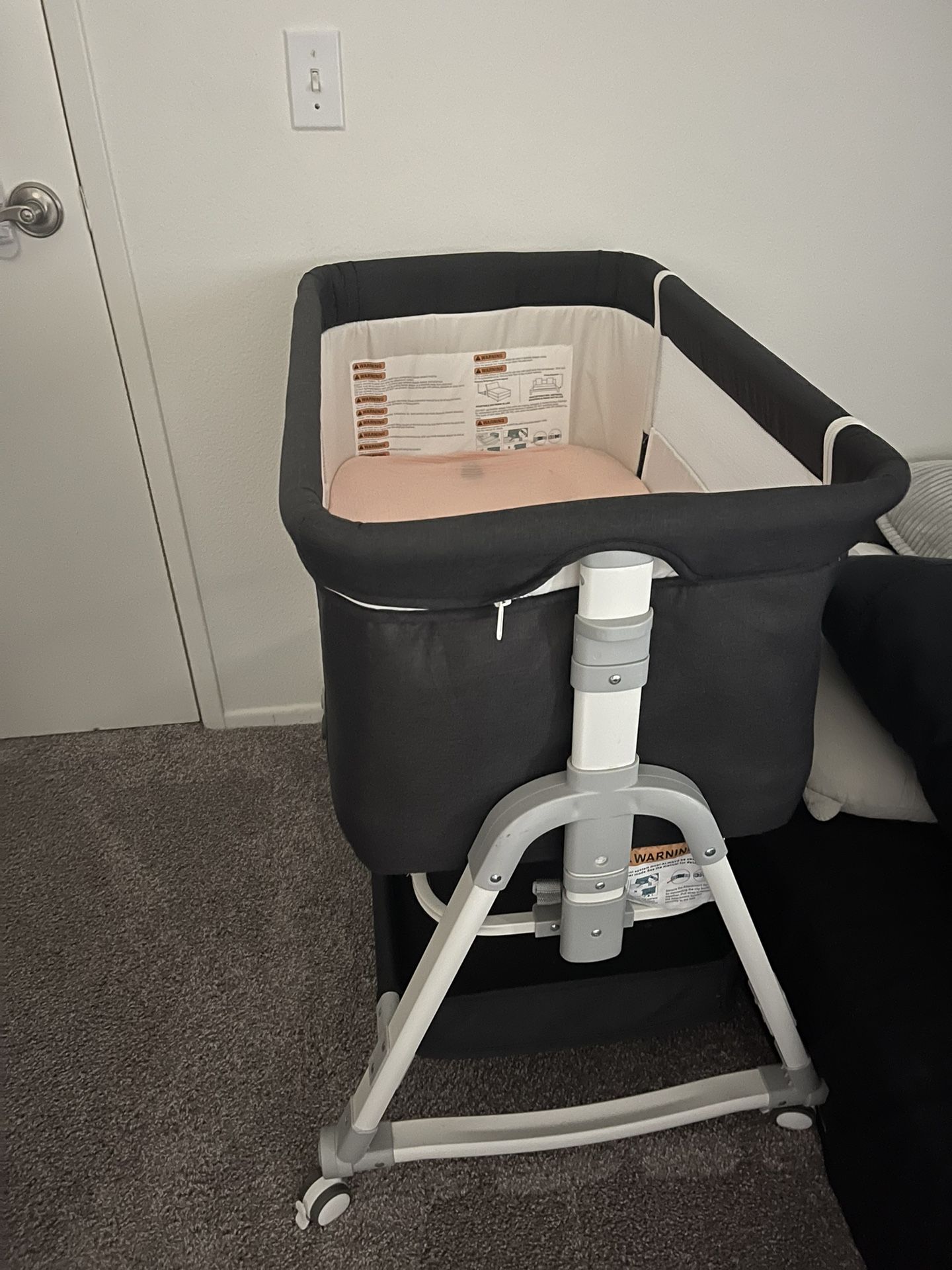 Baby Bedside bassinet w/ Mattress