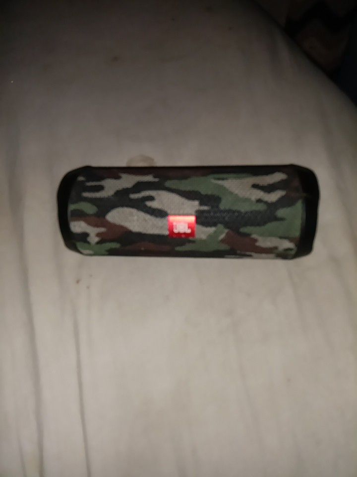JBL Flip 4 $40