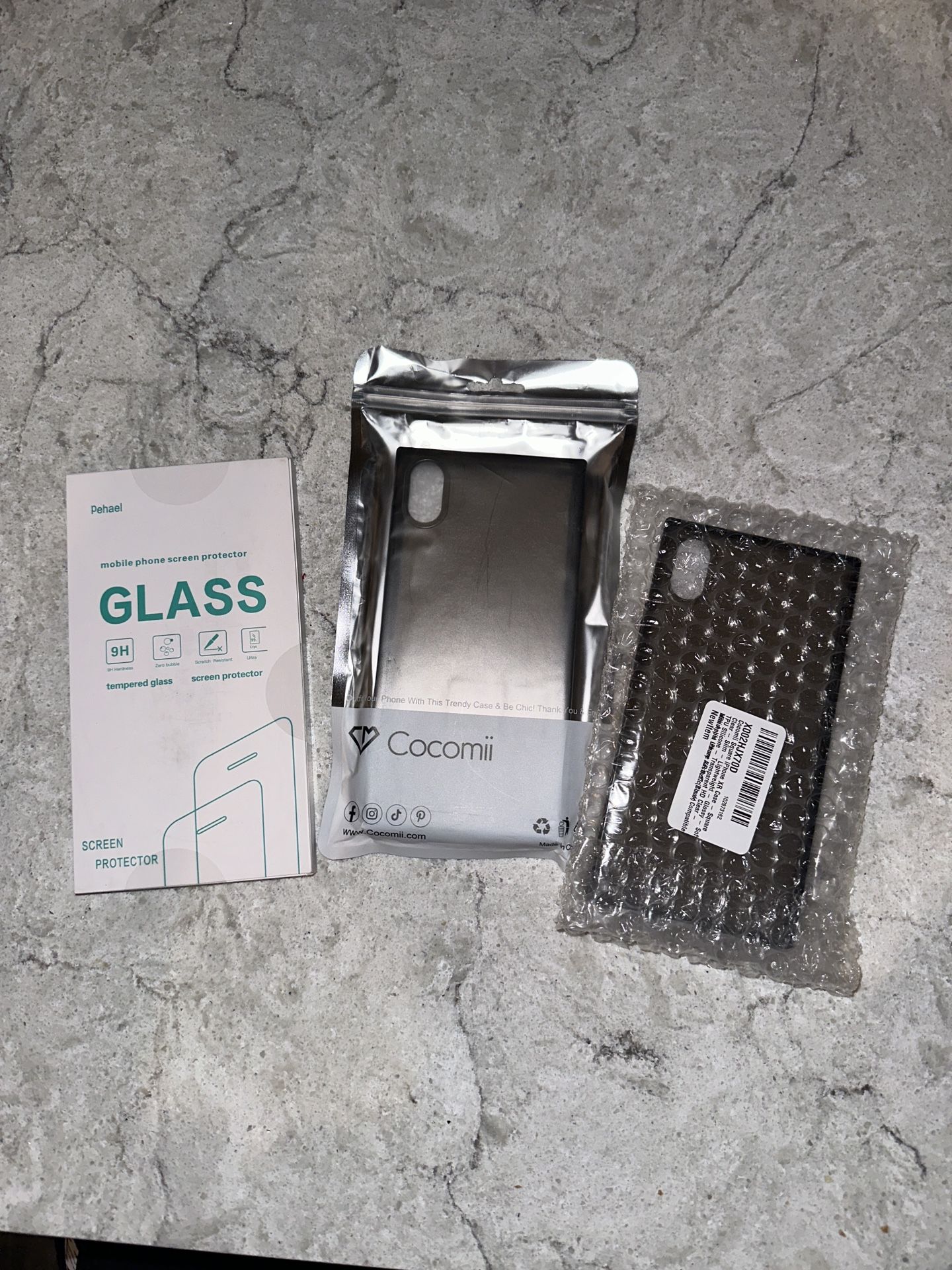 iPhone XR (set of 3)2 Cases And 2 Screen Protectors!