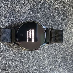 Samsung Galaxy Watch 4 With 4 wristbands 