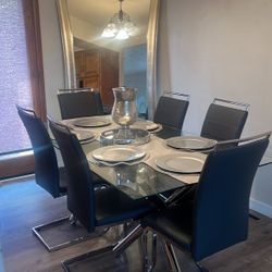 Dinning Room With 6 Chairs 