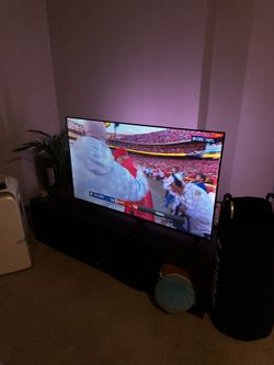 📺 TCL 50” 4K UHD Roku Smart TV – Excellent Condition!