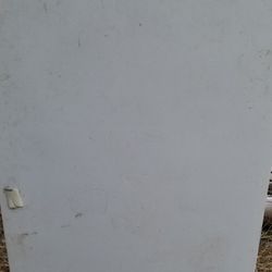 Upright freezer 