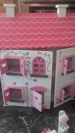 Child's doll house