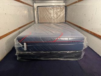 LIKE NEW - Sealy Posturepedic Elite Hybrid Mattress - Delivery Available 