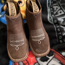 Boys boots size 9