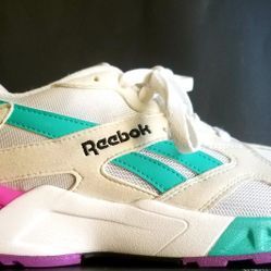Reebok- Beige- Size 7.5