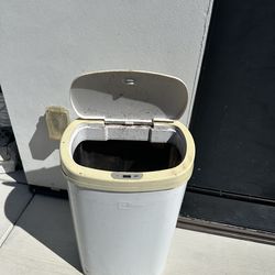 Metal sensor opening garbage bin