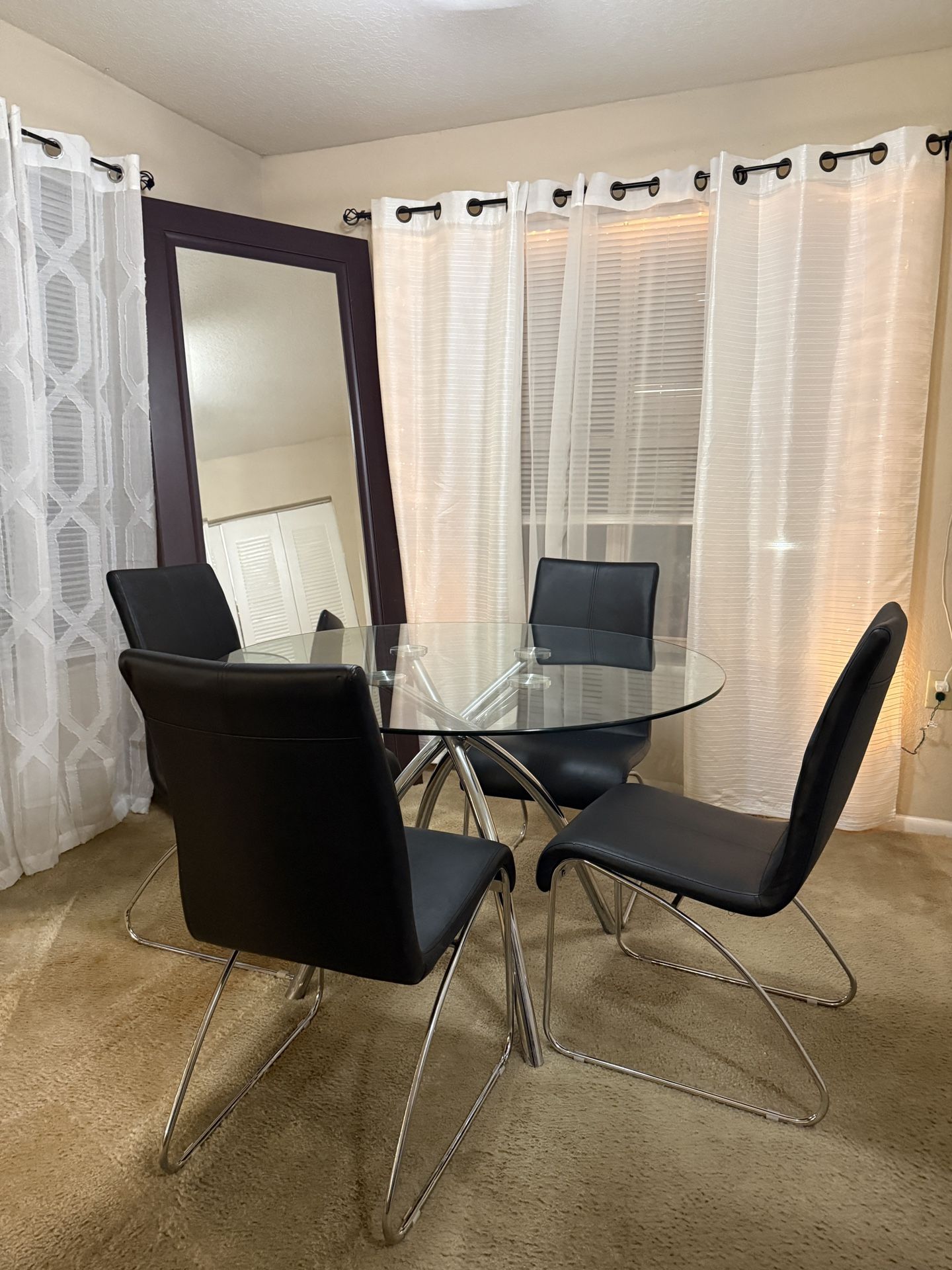 Glass Dinning Table Of 4