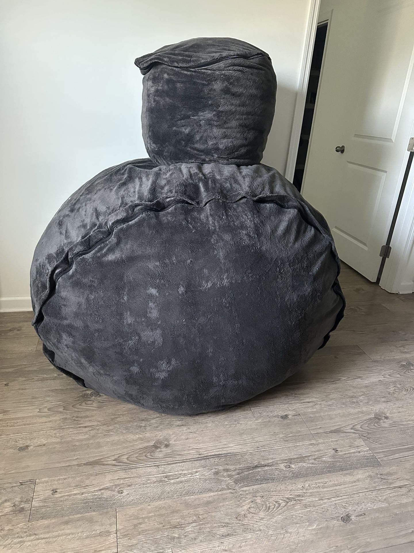 Oversized Bean bags w Footstools 