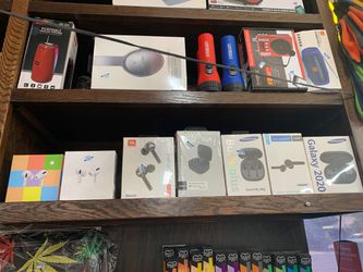 All browned headphones all new stuff from JDL Samsung buds galaxy buds bowls and the new Apple AirPods Pro