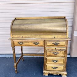 Vintage Amish 42" Single Pedestal Noble Mission Rolltop Desk 42x22x44” 18” depth 31” floor to desk 24.5” from floor to drawer 