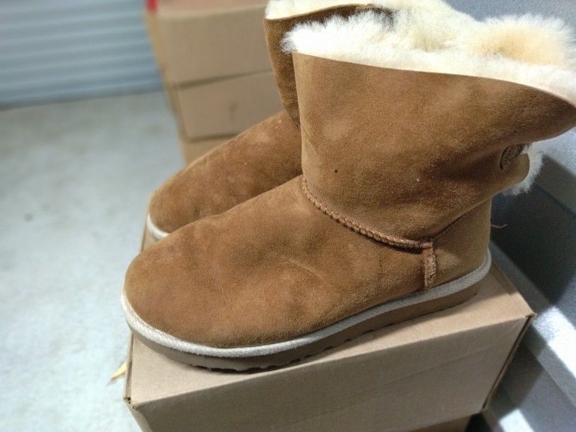 Like New Uggs Women's Winter Snow Boots Size 11