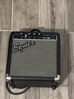 Squier Frontman 10G Guitar Amp + Fender Cable Bundle – Excellent Condition