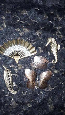 5 vintage metal brooch