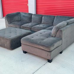 GRAY SECTIONAL COUCH W/ OTTOMAN IN VERY GOOD CONDITION - DELIVERY AVAILABLE 🚚