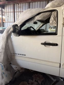 07-13 Silverado driver door only