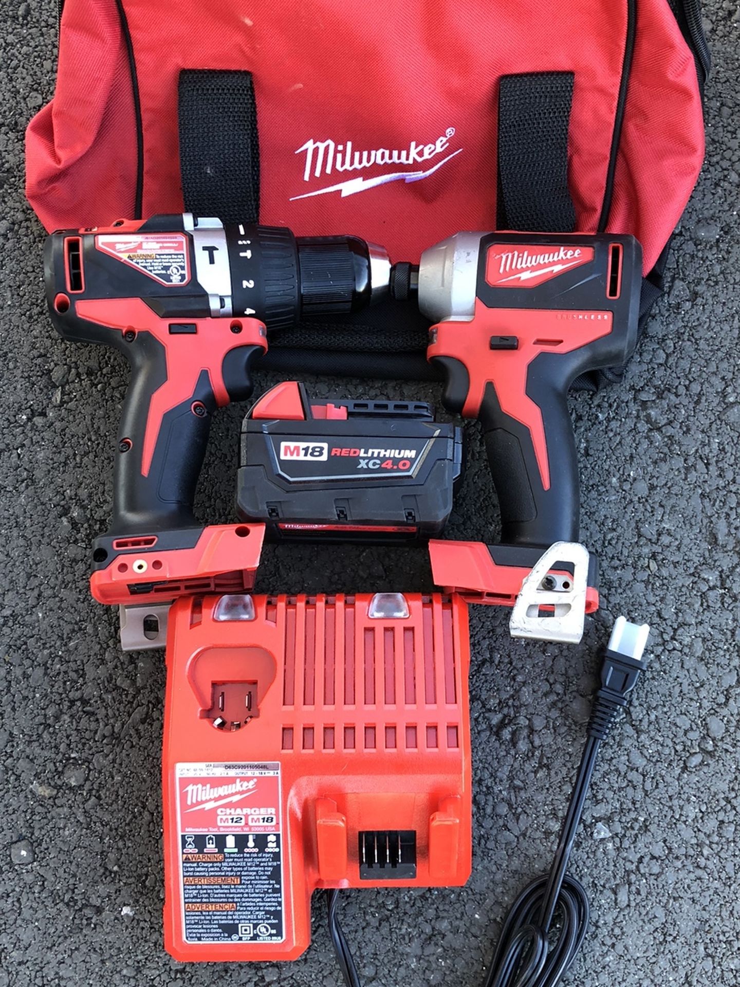 MILWAUKEE COMBO DRILL HAMMER AND IMPACT M18 WITH ONE BATTERY XC 4.0 AND CHARGER WITH BACKPACK BRAND NEW